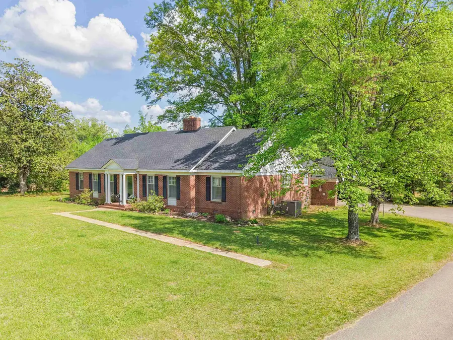 979 EAST POPLAR AVE, Selmer, TN 38367 - #2