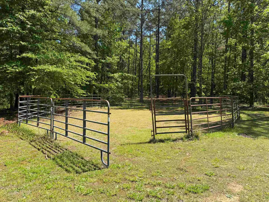 1212 ELVIN WEEKS RD, Bethel Springs, TN 38315 - #3