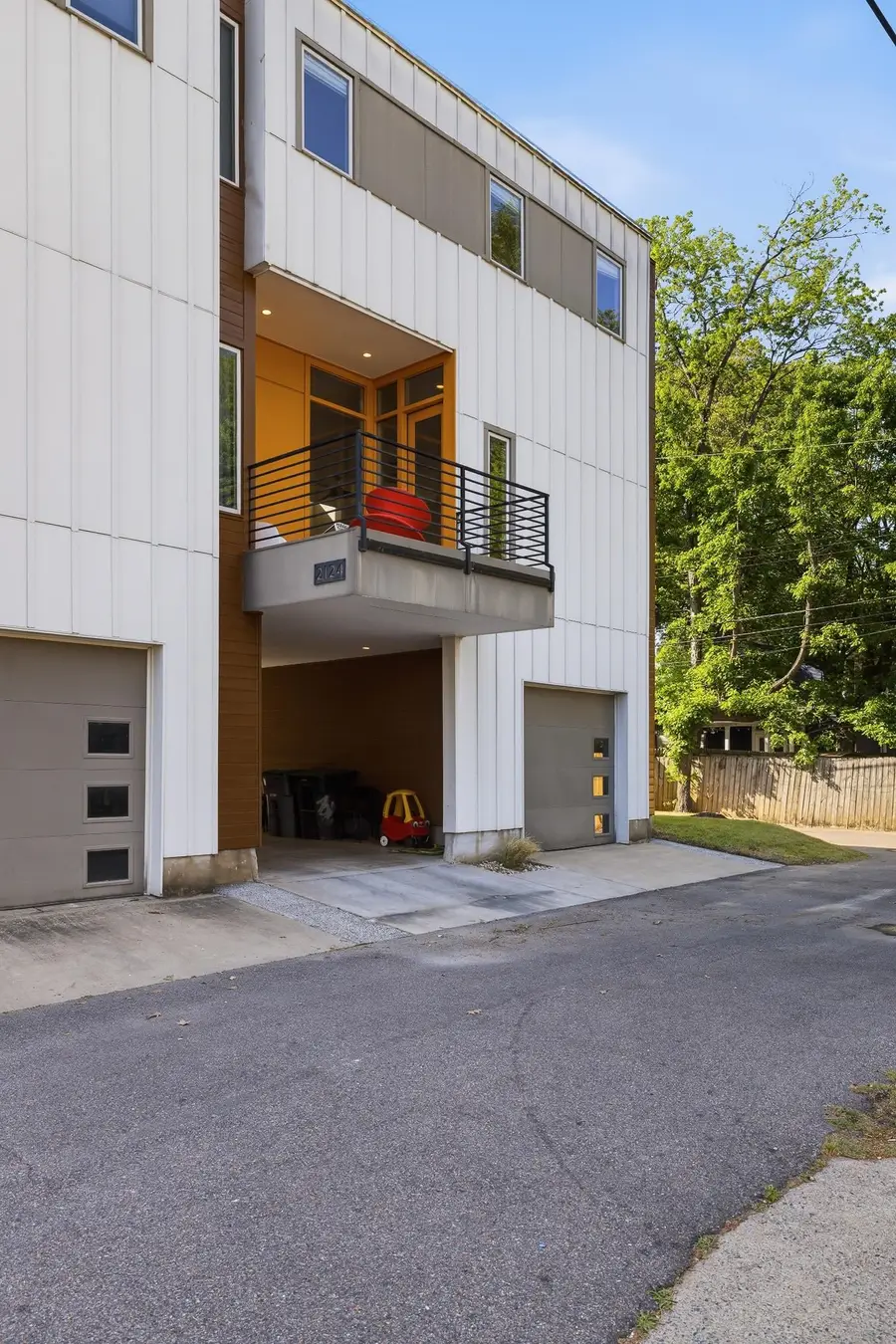 2124 JEFFERSON AVE, Memphis, TN 38104 - #2