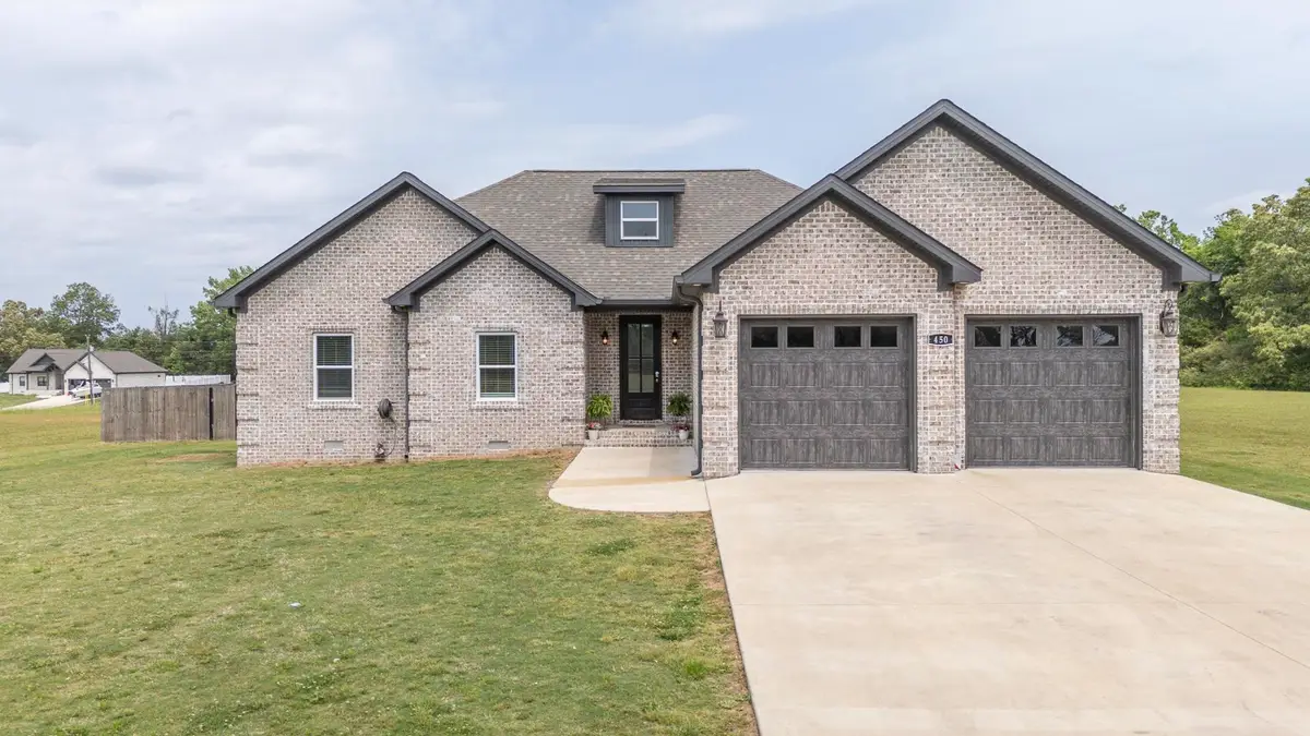 450 CORDOVA CV, Savannah, TN 38372 - #1