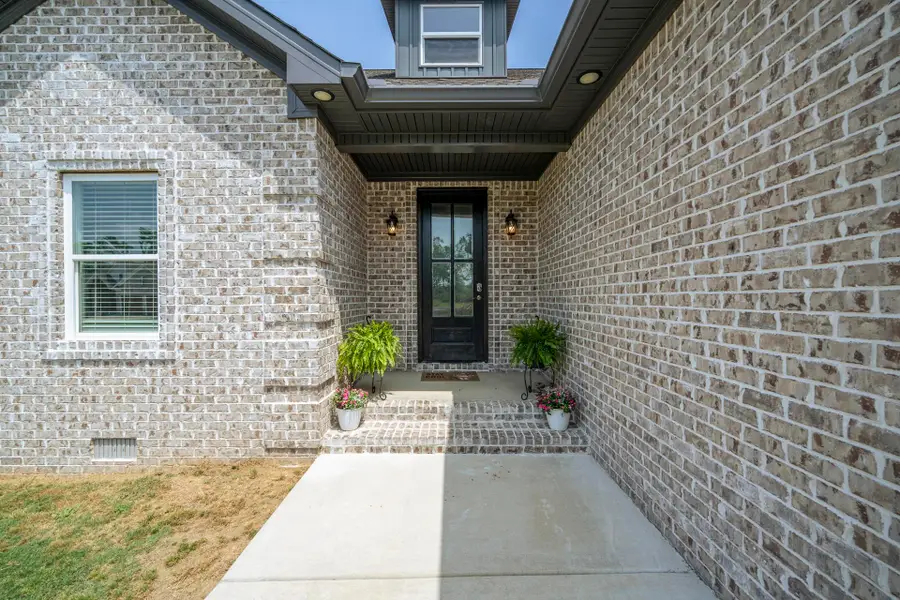 450 CORDOVA CV, Savannah, TN 38372 - #2