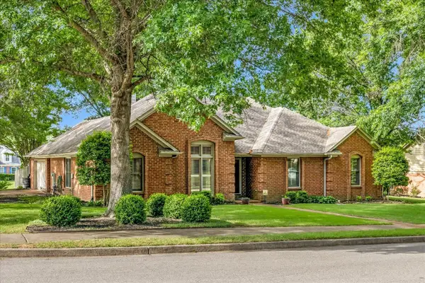 8947 E CARROLLWOOD LN, Memphis, TN 38016
