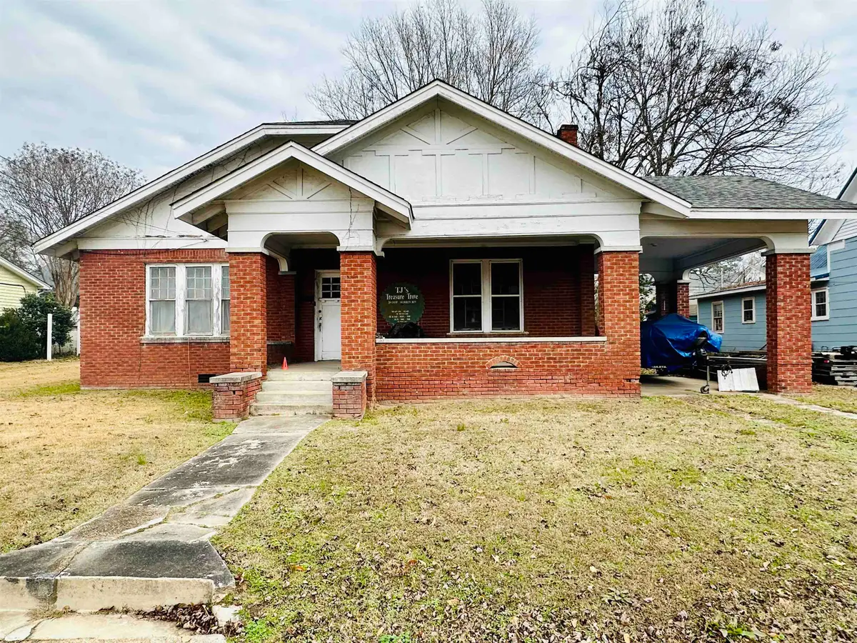 219 W COURT AVE, Selmer, TN 38375-2103 - #1