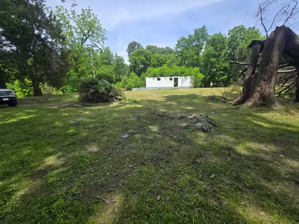 5106 HILLBROOK DR, Memphis, TN 38109