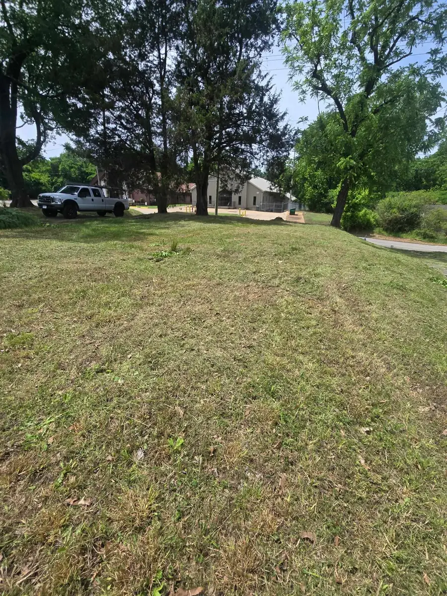 5106 HILLBROOK DR, Memphis, TN 38109 - #3
