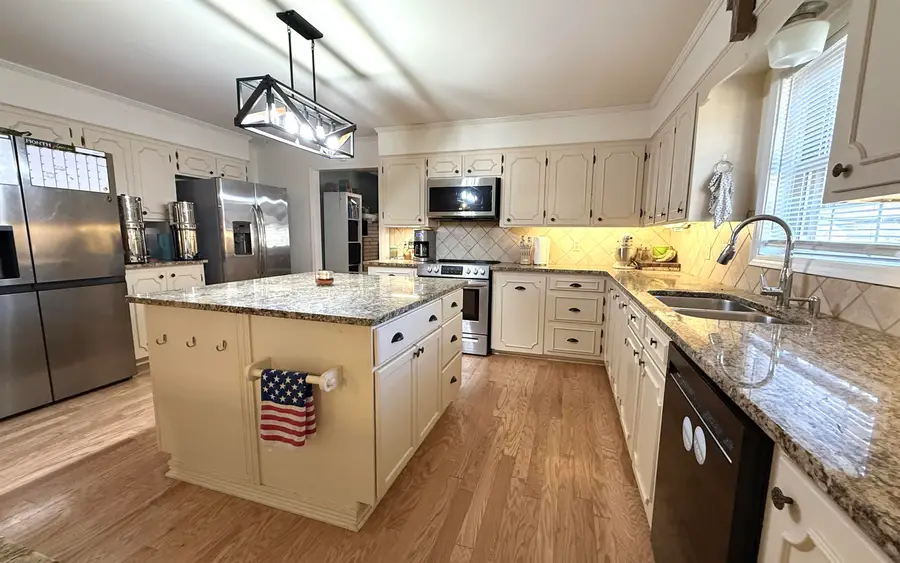 1603 WESTLAKE AVE, Dyersburg, TN 38024 - #3