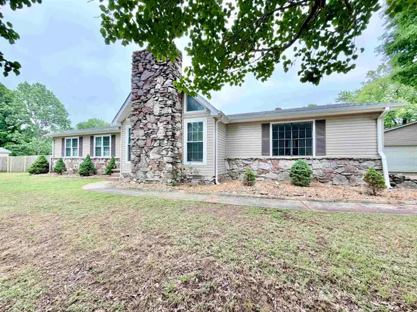 8 LAKE AVE, Jackson, TN 38301-7618