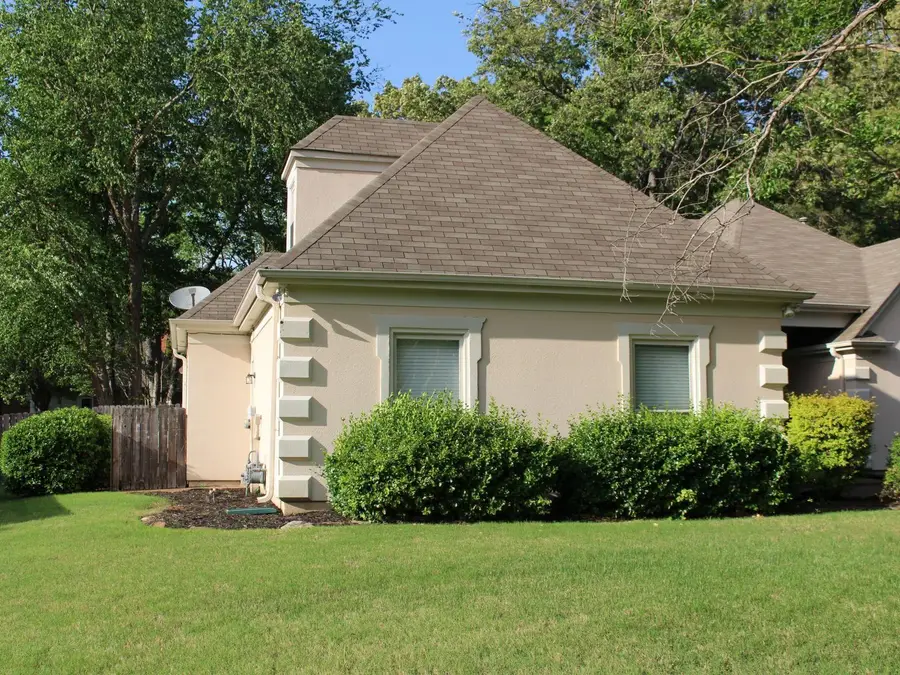 8916 CEDAR MILLS CV, Cordova, TN 38016 - #2