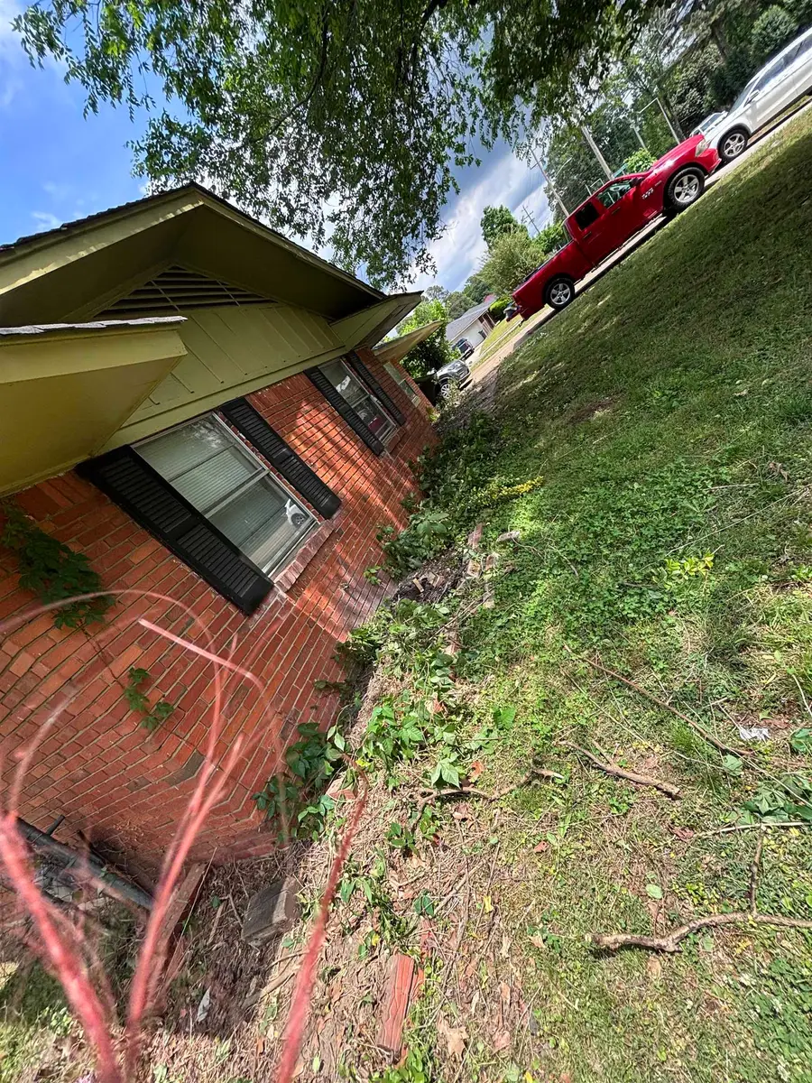 900 W SHELBY DR, Memphis, TN 38109 - #2