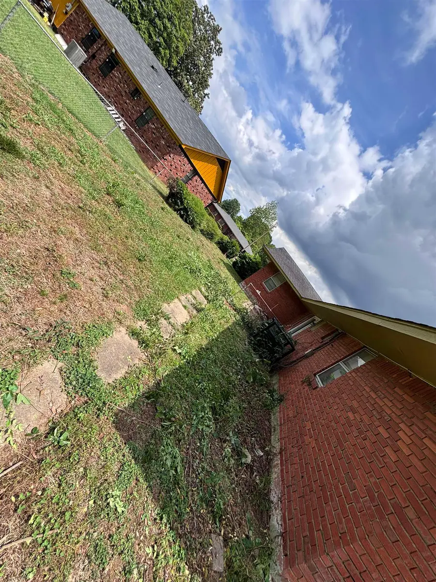 900 W SHELBY DR, Memphis, TN 38109 - #3