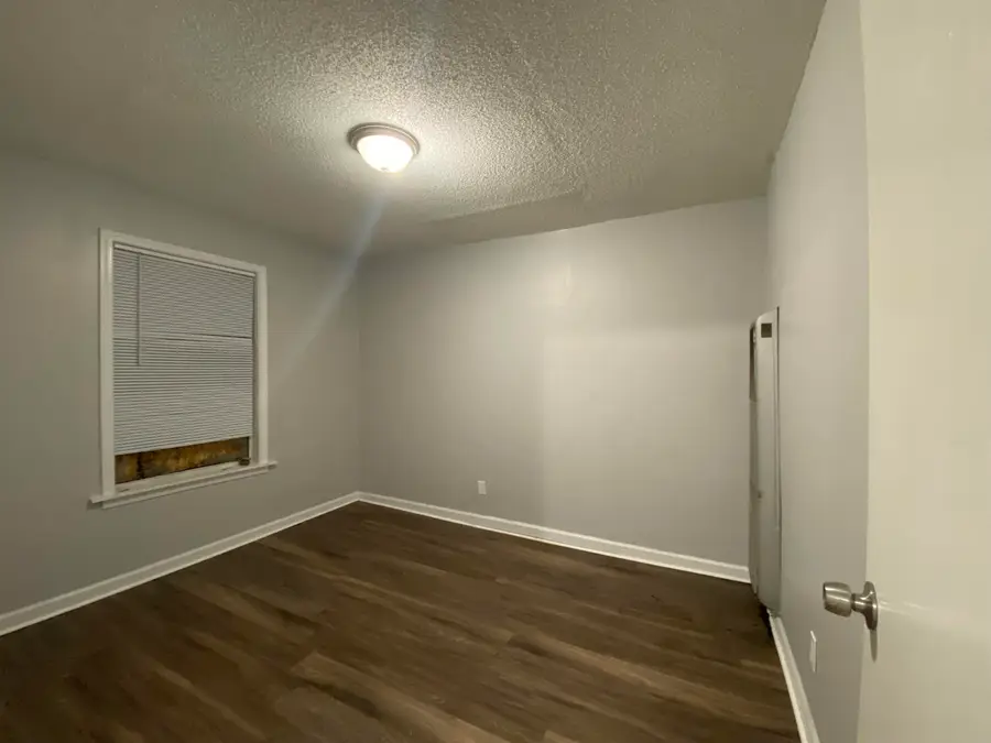 535 E SHELBY DR, Memphis, TN 38109 - #3