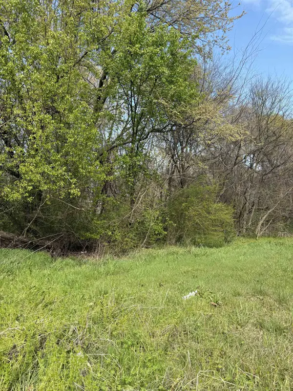 126 W BROOKS RD, Memphis, TN 38109
