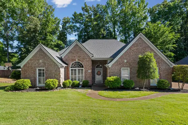 8217 THORNE DR, Bartlett, TN 38002