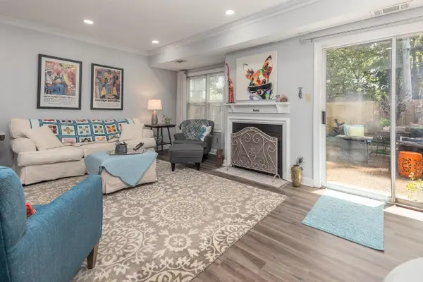 3742 CHARLESTON SQUARE PL, Memphis, TN 38122