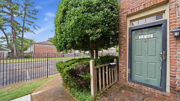 5866 ROXBURY DR, Memphis, TN 38117