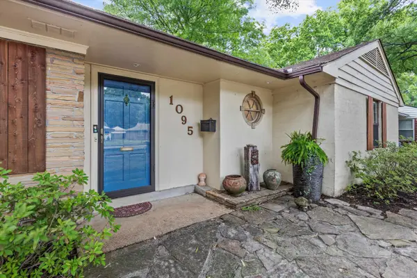 1095 S PERKINS RD, Memphis, TN 38117