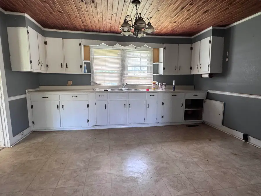 237 OLD SHILOH RD, Adamsville, TN 38310 - #3