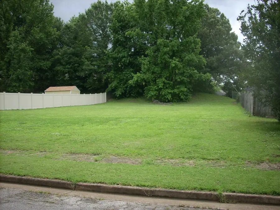 5138 ATKINS DR, Memphis, TN 38109 - #2