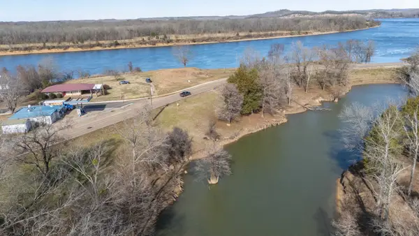 WATER ST, Clifton, TN 38425