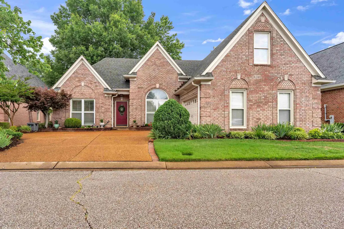 924 N WARWICK OAKS DR, Collierville, TN 38017 - #1