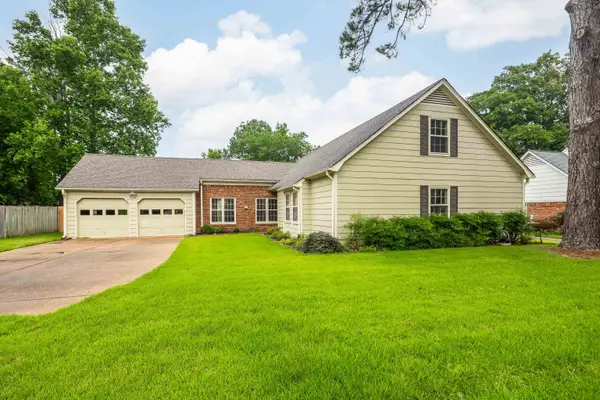 8604 SANDPOINT DR, Germantown, TN 38139