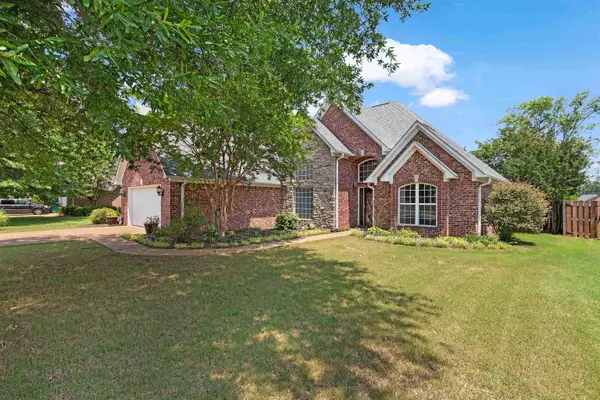 72 KING DAVID DR, Jackson, TN 38305-7381