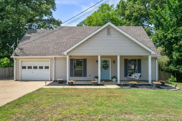 1039 TRAVIS DR, Brighton, TN 38011