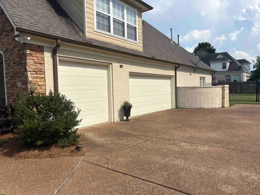 8793 CARRIAGE CREEK RD, Bartlett, TN 38002 - #3