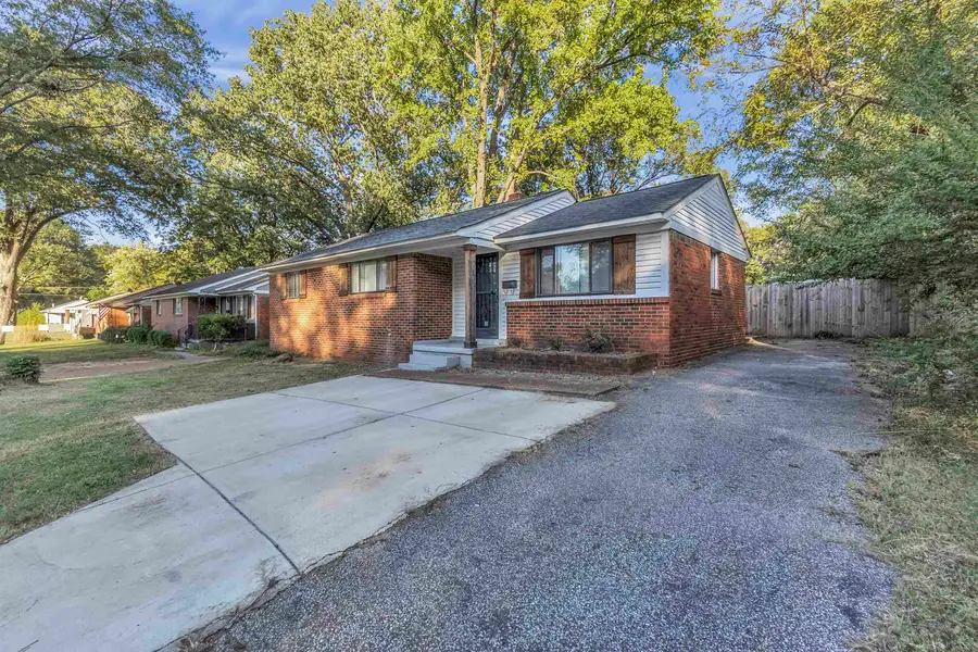 1136 S WHITE STATION RD, Memphis, TN 38117 - #2