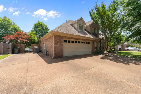 3646 APPLING LAKE DR, Bartlett, TN 38133
