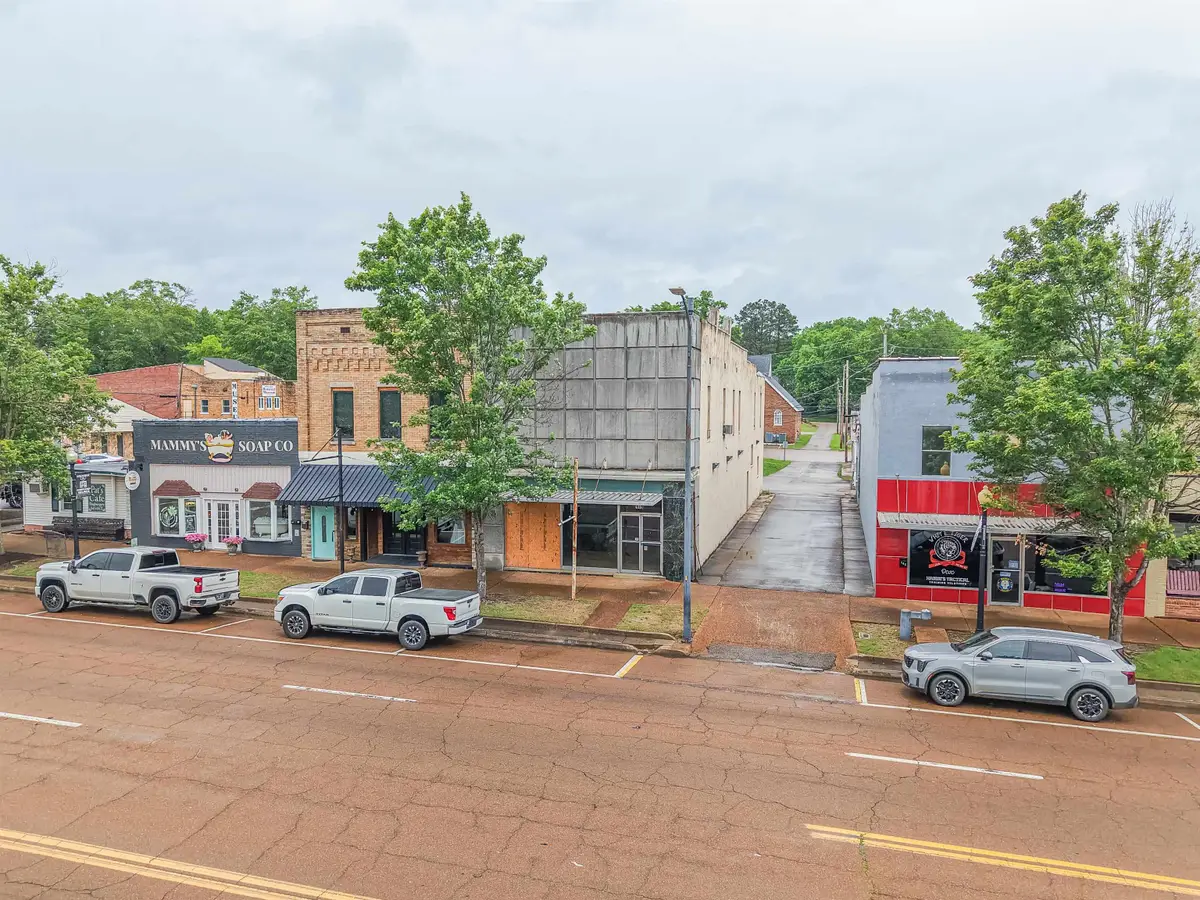 149 W COURT AVE, Selmer, TN 38375-2183 - #1