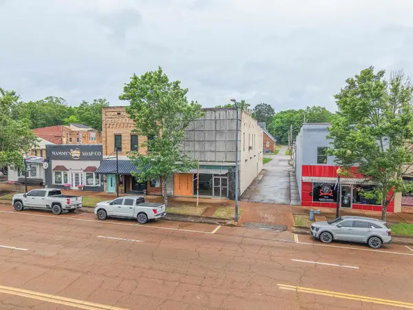 149 W COURT AVE, Selmer, TN 38375-2183