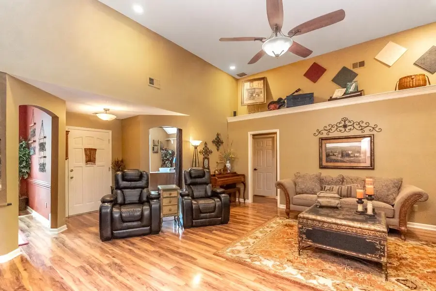 8934 FOREST BREEZE DR, Cordova, TN 38018 - #3