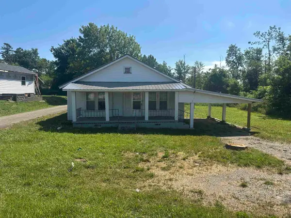 465 PEACH ST, Selmer, TN 38375
