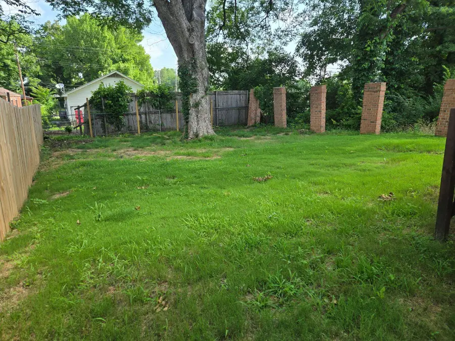 2766 SELECT AVE, Memphis, TN 38114 - #3