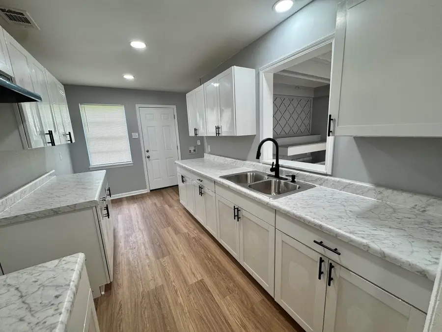 5076 NEWTON DR, Memphis, TN 38109 - #2