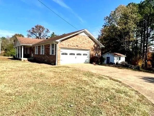 309 KIRKPATRICK DR, Selmer, TN 38375-1806 - #2