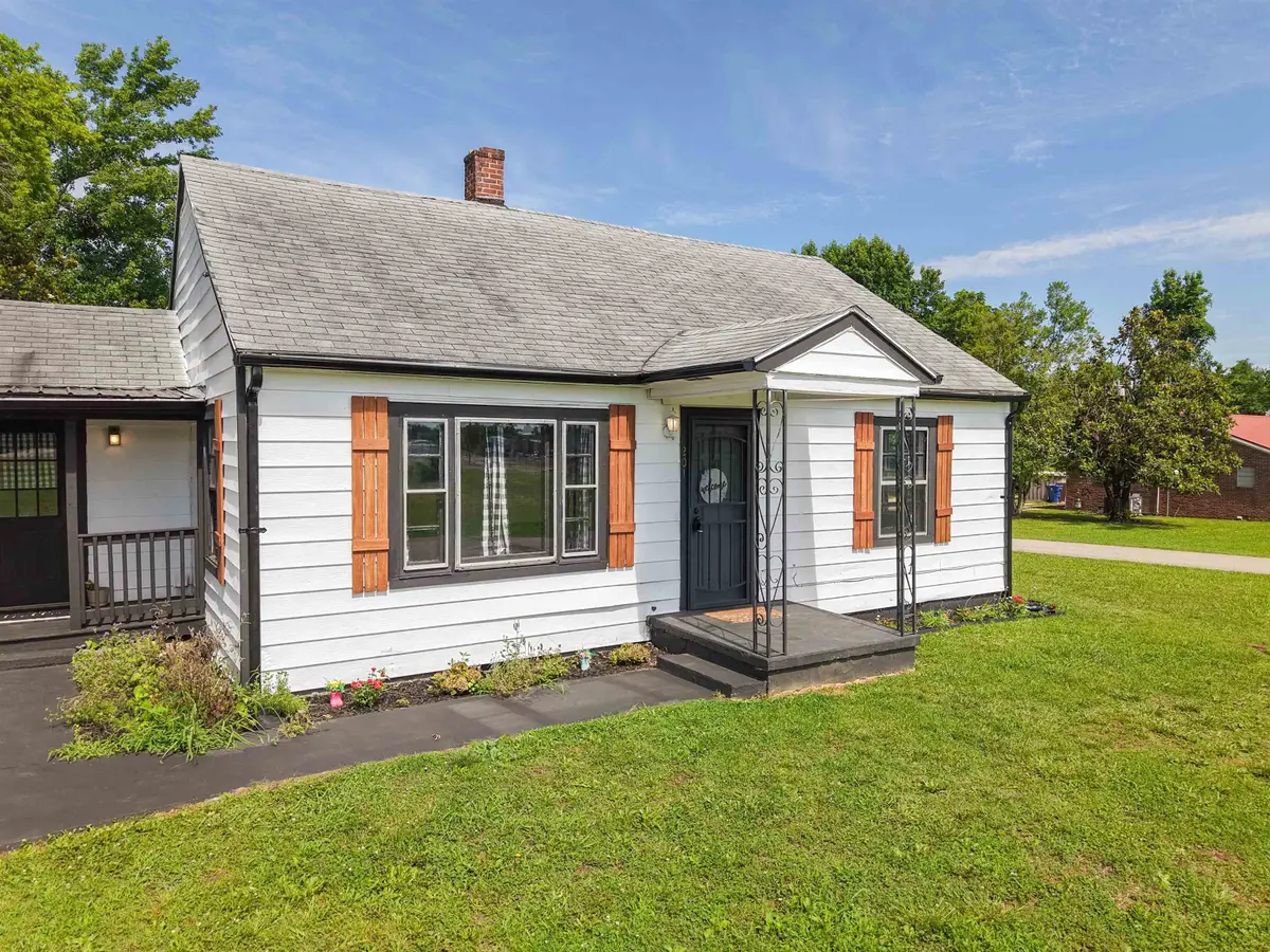 201 WALNUT ST, Adamsville, TN 38310 - #1