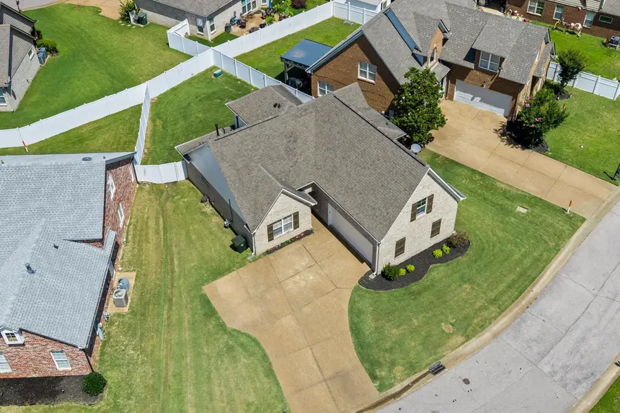 8924 VILLAGE LAKE LN, Bartlett, TN 38002 - #2