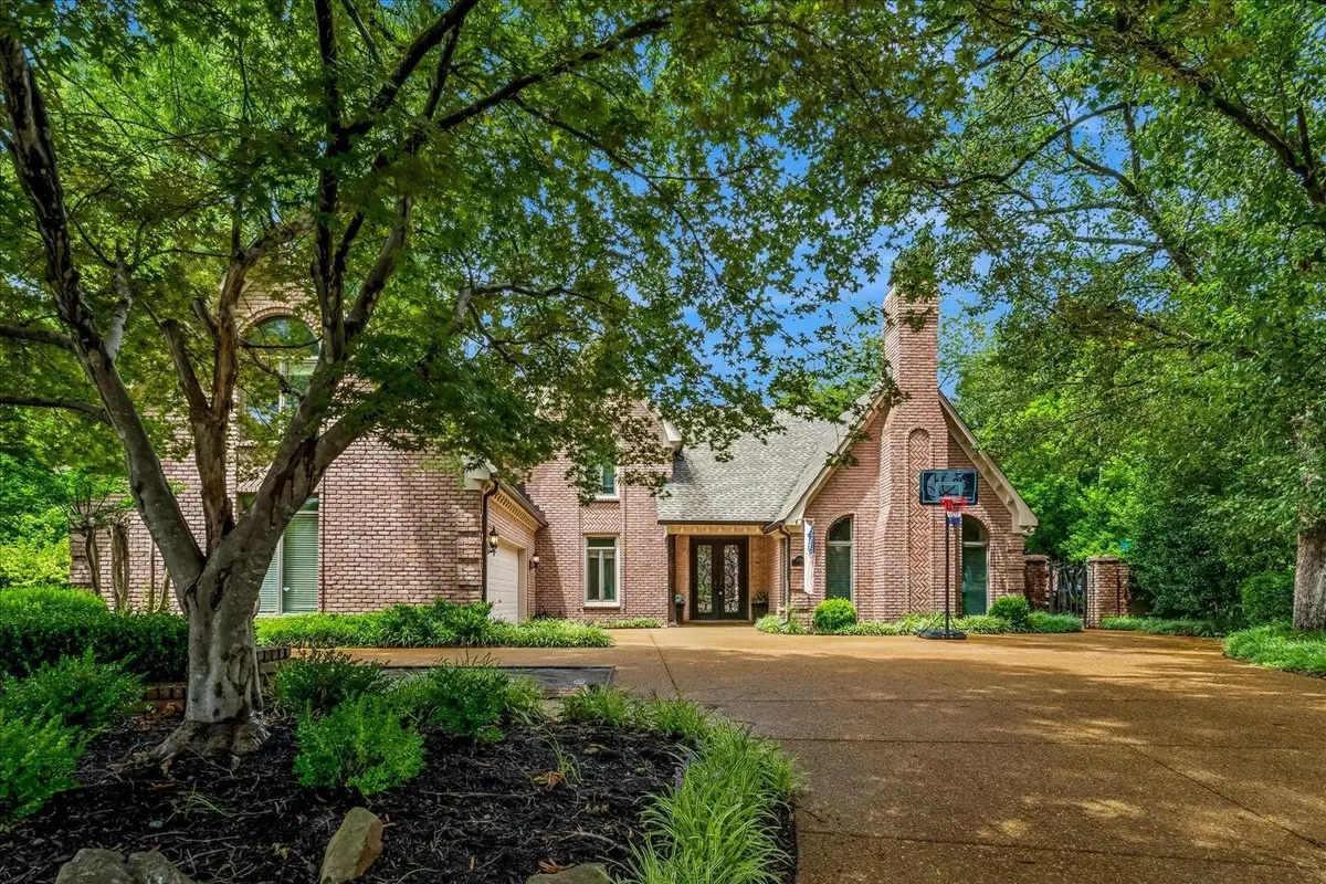8784 THREE CHIMNEYS DR W, Germantown, TN 38138 - #1