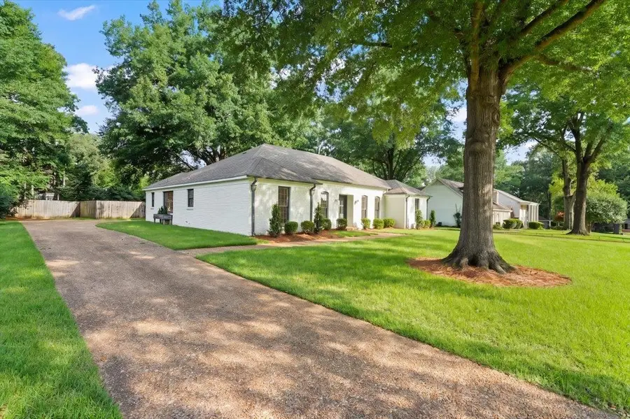 1601 E MCHENRY CIR, Germantown, TN 38138 - #2