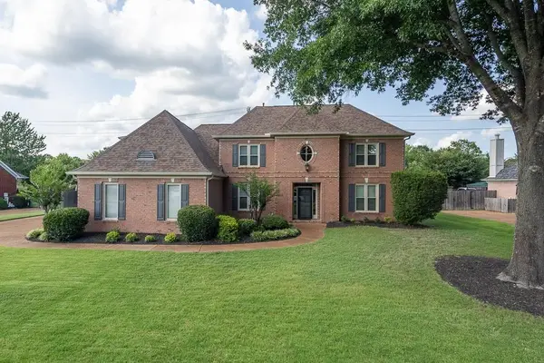 8960 W GROVELAWN CV, Germantown, TN 38139