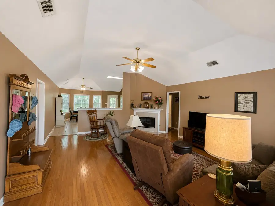 415 OAKLAND HILLS DR, Oakland, TN 38060 - #3