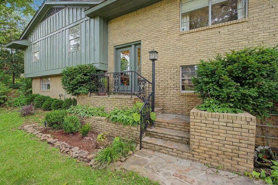 1767 POPLAR ESTATES PKY, Germantown, TN 38138 - #2