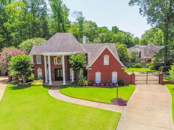 897 E SURREY OAKS CV E, Collierville, TN 38017