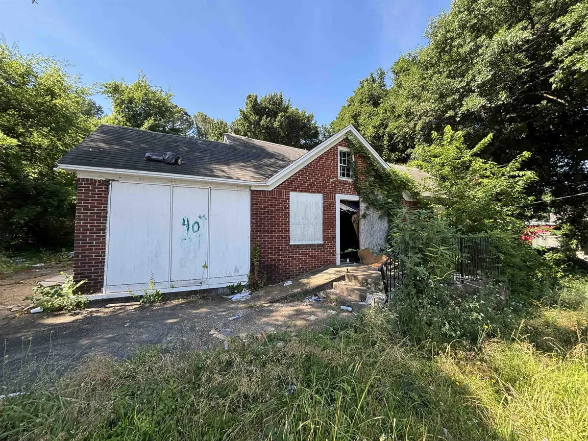 175 E BROOKS RD, Memphis, TN 38109 - #1