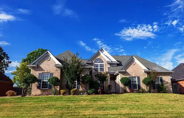 9374 LAUREL HILL DR, Lakeland, TN 38002
