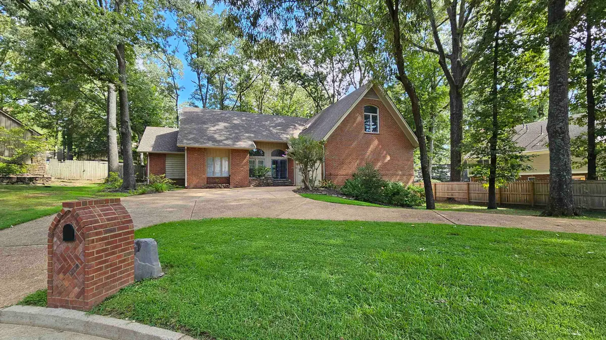 8486 HUNTERS FOREST CV, Germantown, TN 38138 - #1