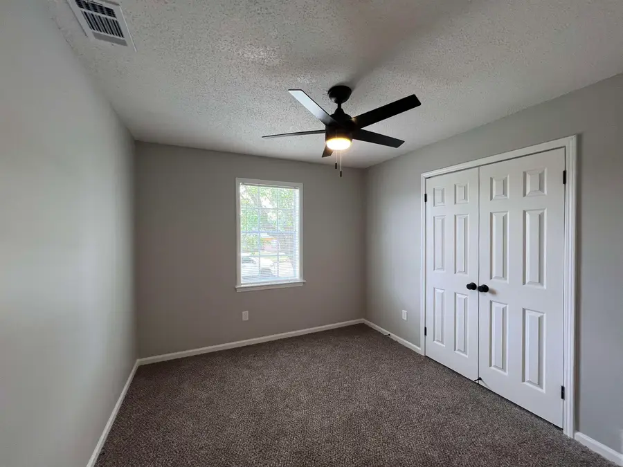 4562 SUNDOWN LN, Memphis, TN 38109 - #3