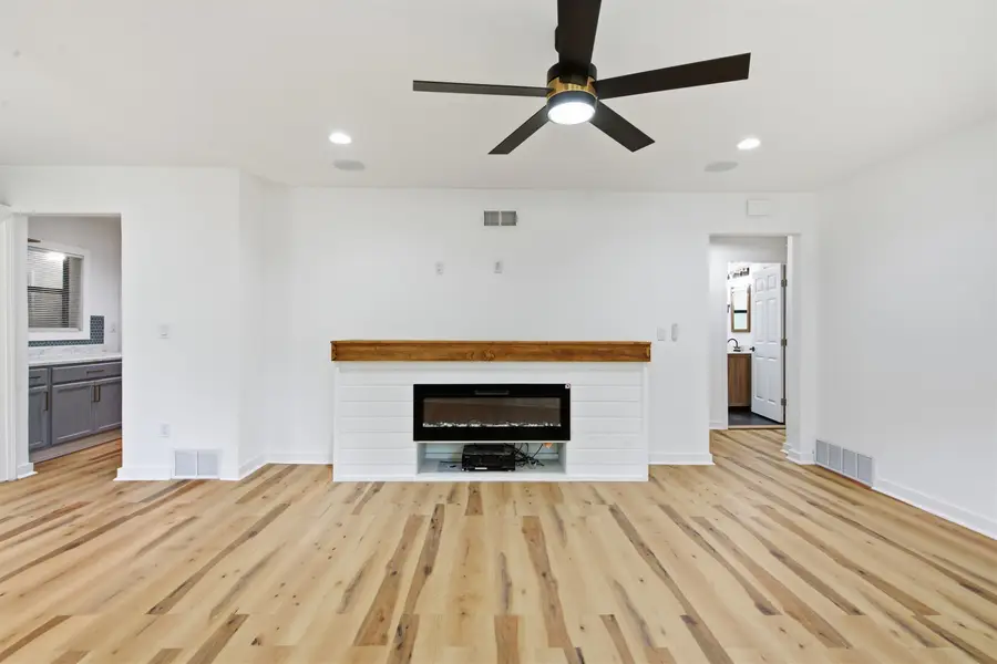1107 W RAINES RD W, Memphis, TN 38109 - #2